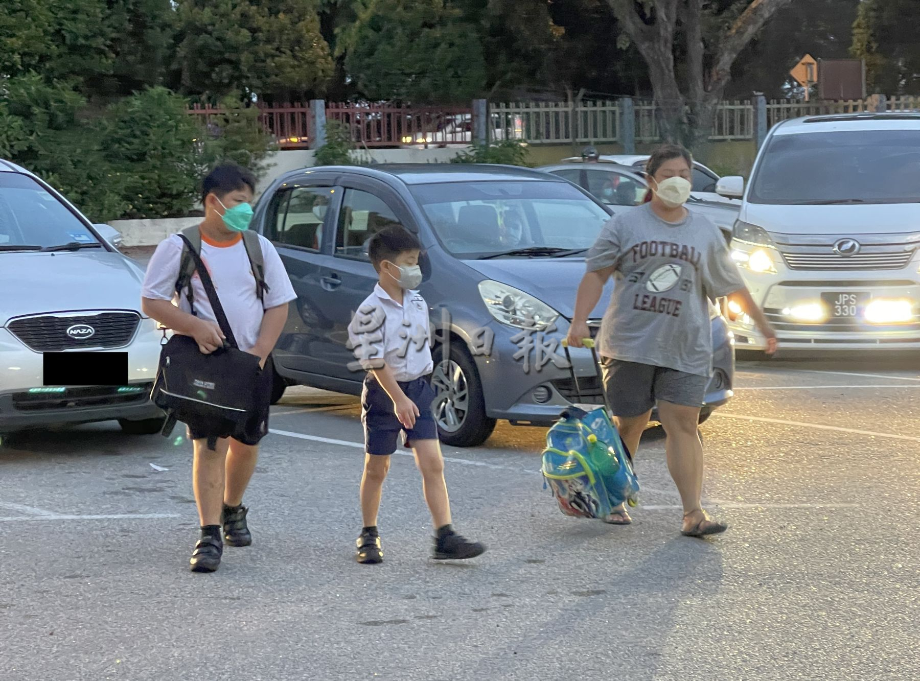 （古城封面主文）小学全面实体课，华小国小顺利开课
