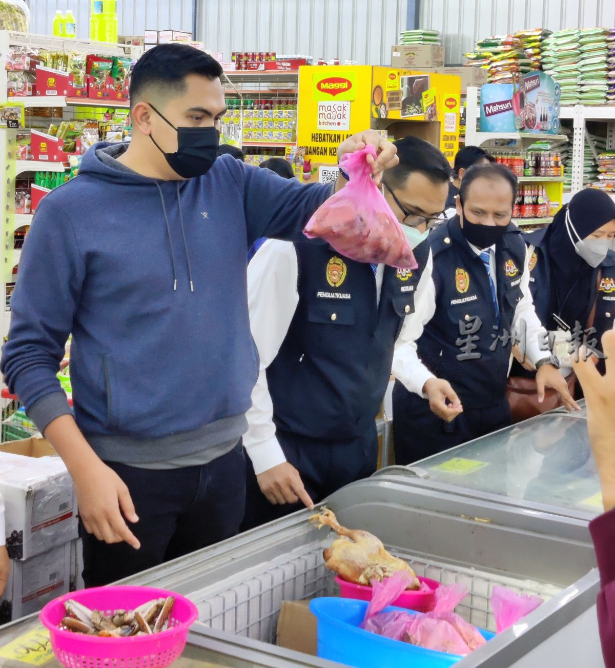 (古城封面版主文)超市有猫粪 僵尸鸡·遭封锁仓库 罚款9500