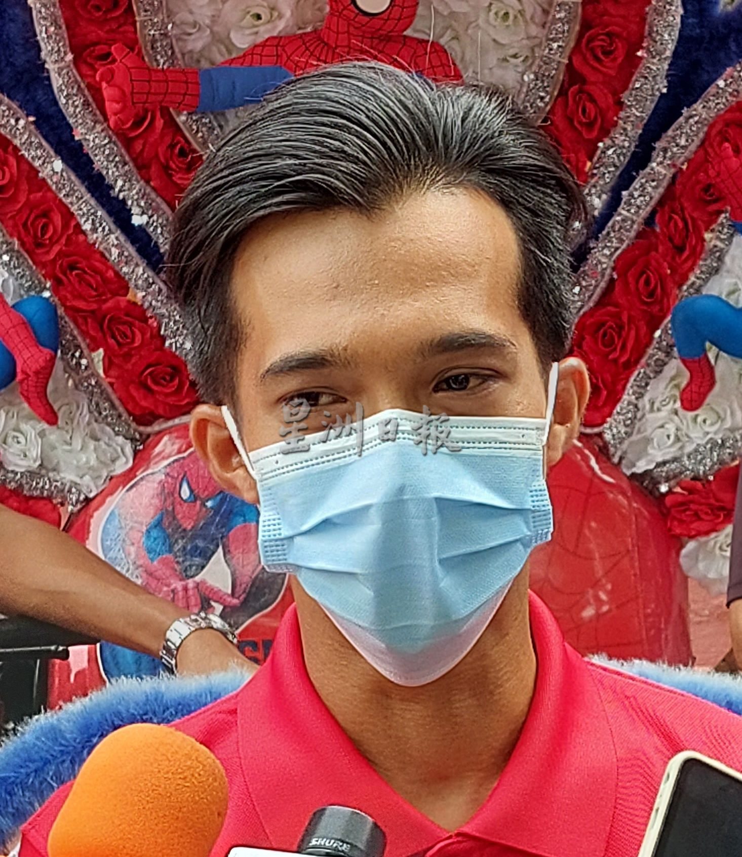 (古城版)三轮车夫提供一触即通服务