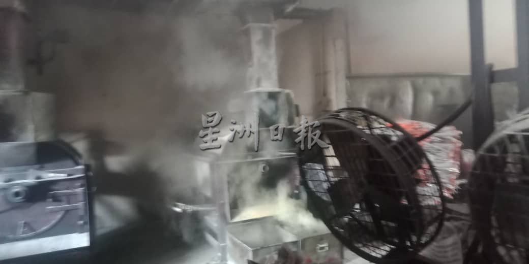 （古城版）烘咖啡豆机失火 咖啡厂烧毁60%