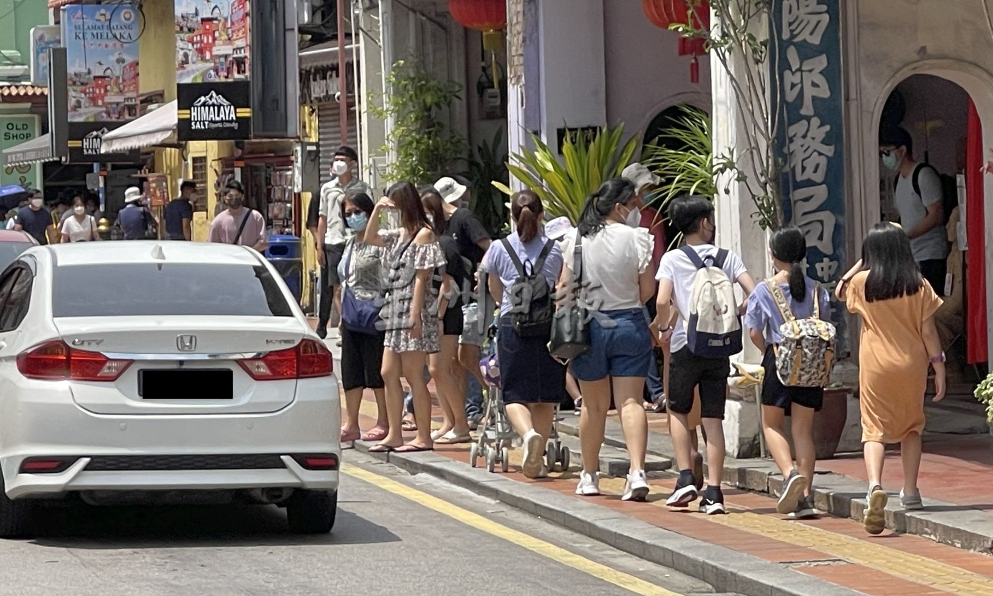 (古城第3版主文)解除口罩前夕·鸡场街热爆