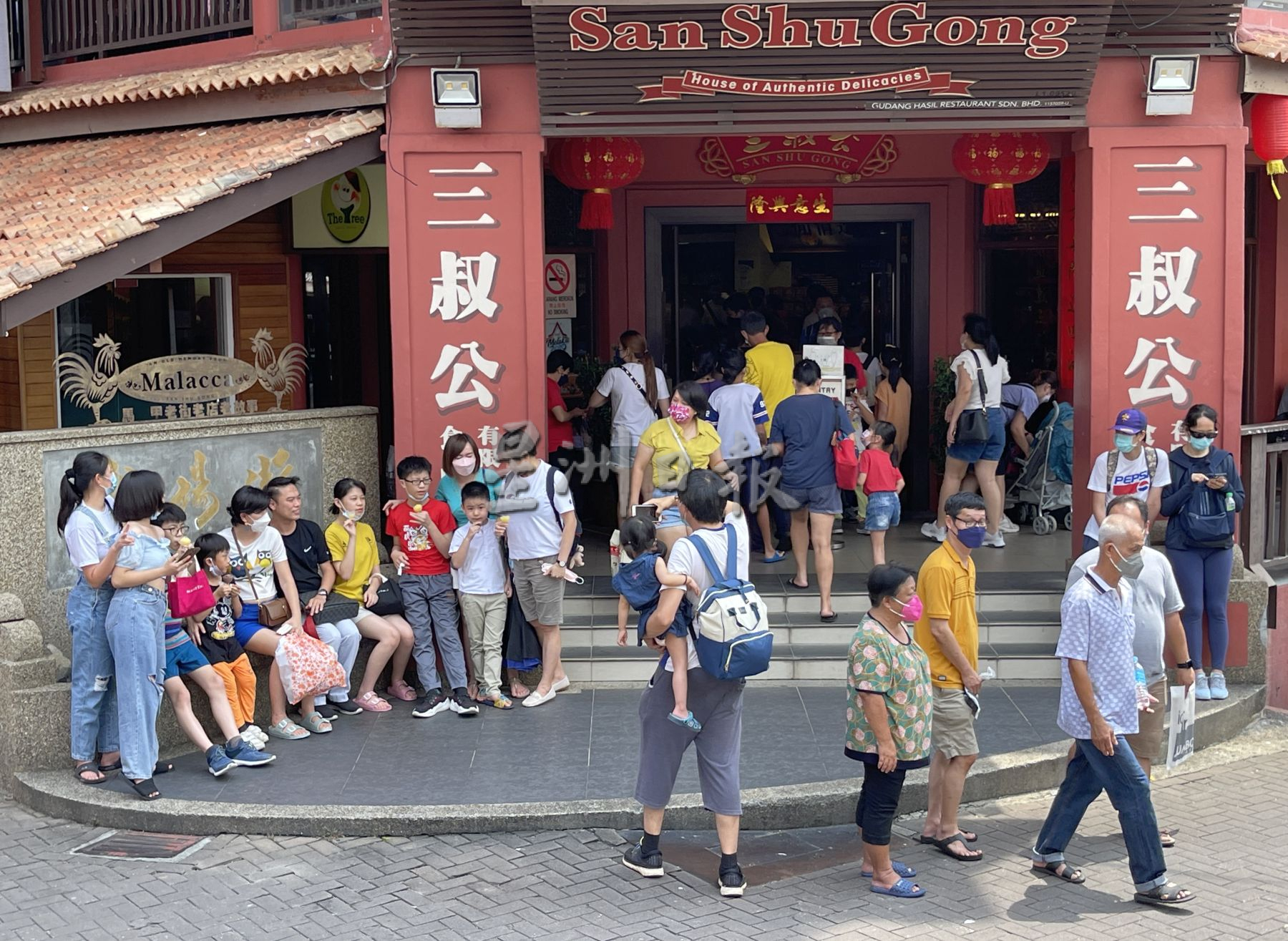 （古城第3版主文）解除口罩前夕·鸡场街热爆