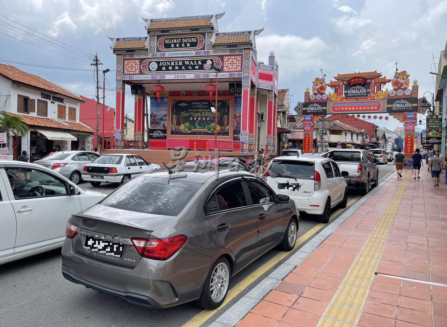（古城第3版主文）解除口罩前夕·鸡场街热爆