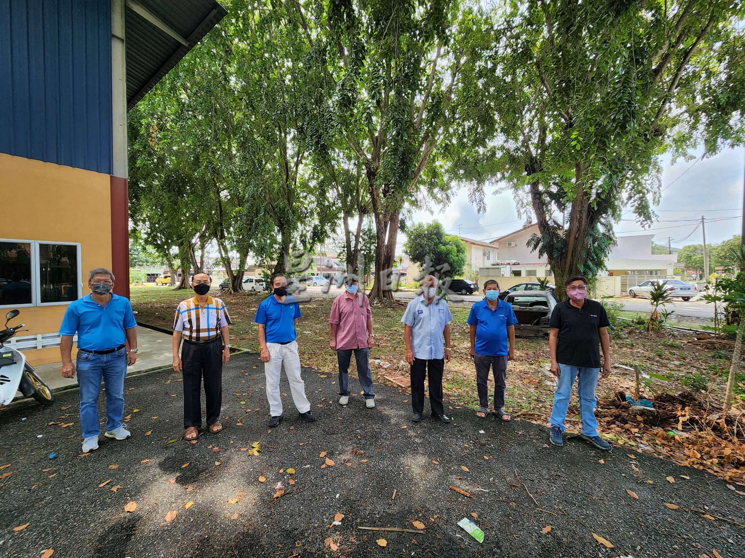 （古城第三版主文）阿峇迪花园约30棵大树3年没修砍，阻碍视线路灯外，居民也担心倒下