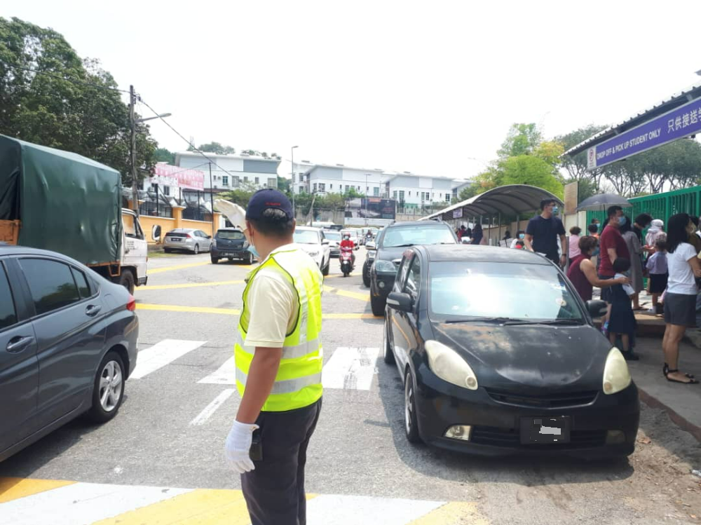 (大都会)/封面/跟进华小全面恢复实体课/7图