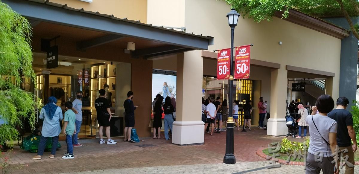 (已签发)柔:边界重开后首个长周末,柔佛名牌折扣购物中心重现购物人潮