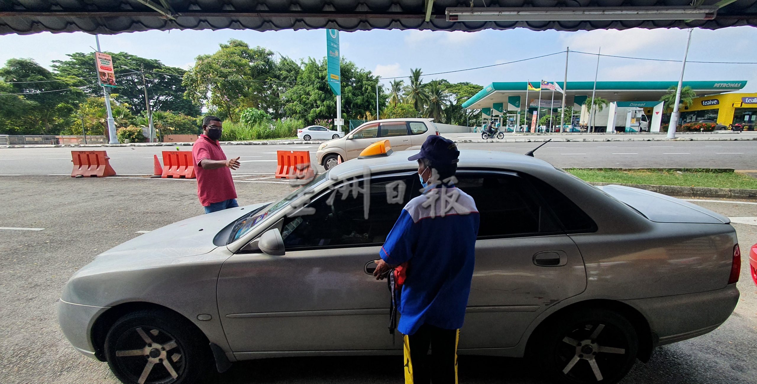 ns芙蓉/与电召车展开削价战，传统德士盼冲出新出路