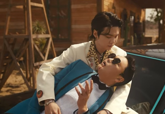 PSY新歌MV重演经典马舞 面世20小时破2500万点击