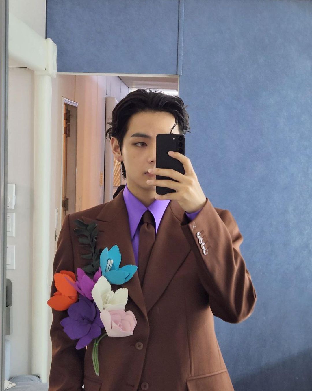 V@BTS格林美后台抽烟照流出  粉丝怒斥责偷拍者