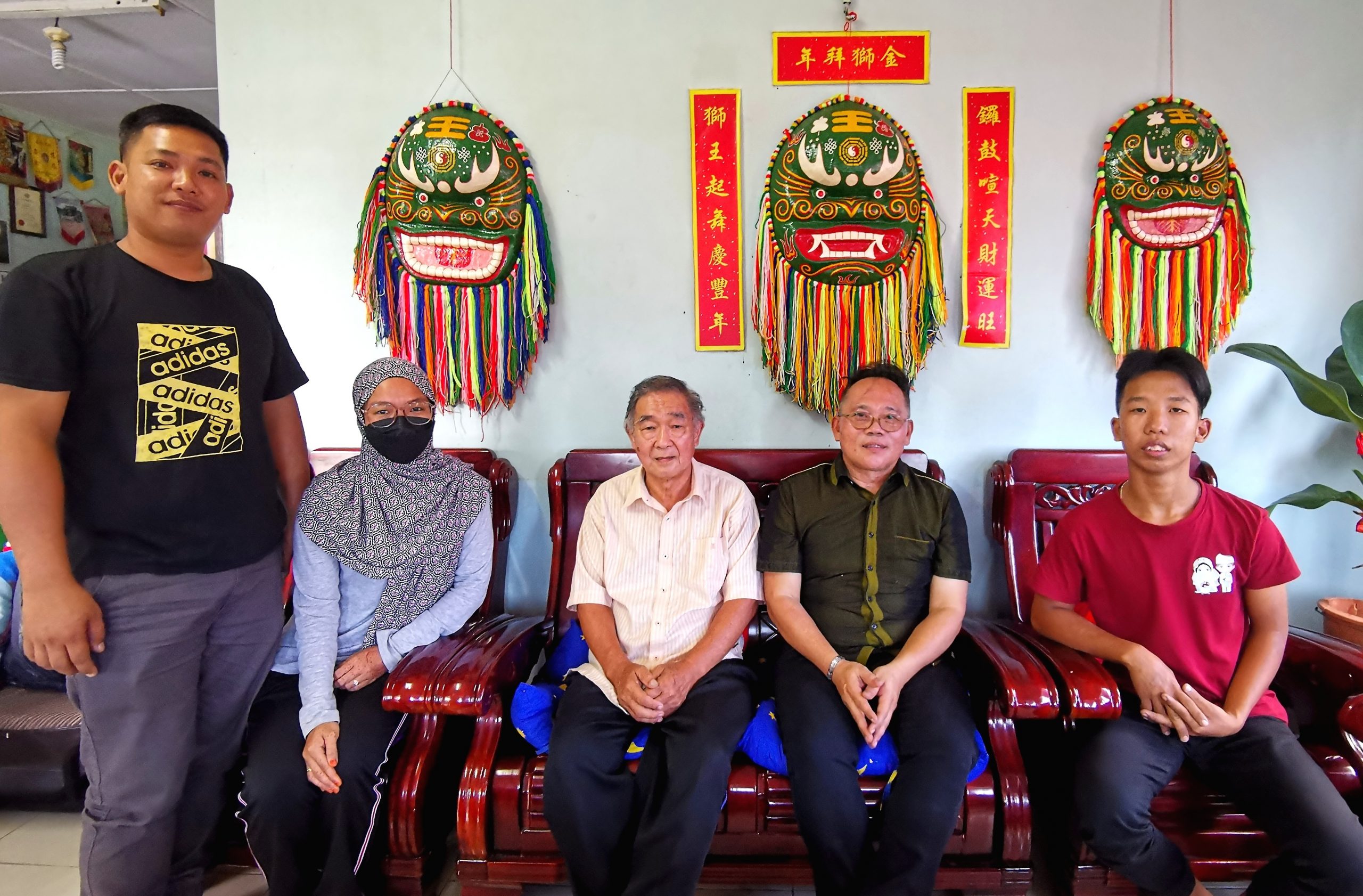 22/5见报∕我们∕出动舞狮 炮竹甘榜迎亲