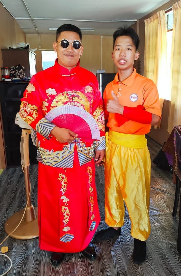 22/5见报∕我们∕出动舞狮 炮竹甘榜迎亲