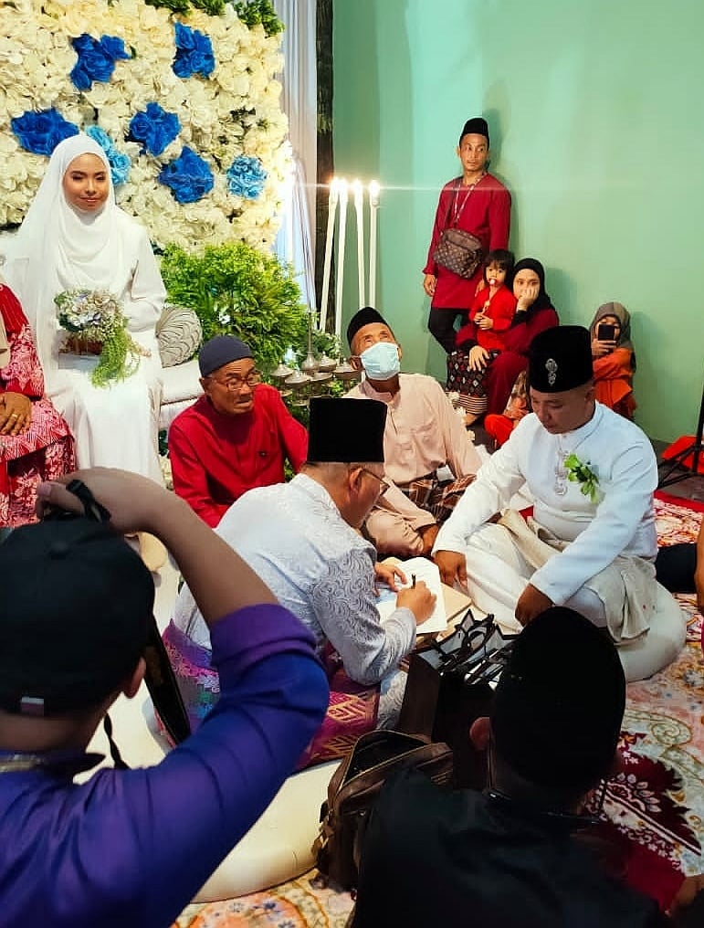 22/5见报∕我们∕出动舞狮 炮竹甘榜迎亲