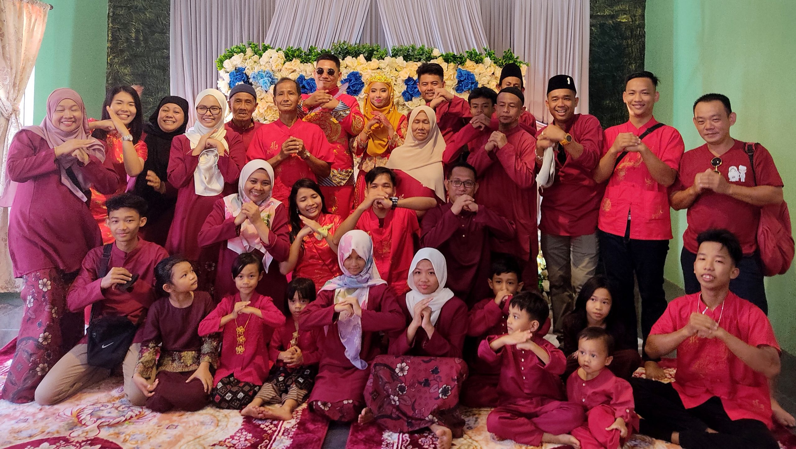 22/5见报∕我们∕出动舞狮 炮竹甘榜迎亲