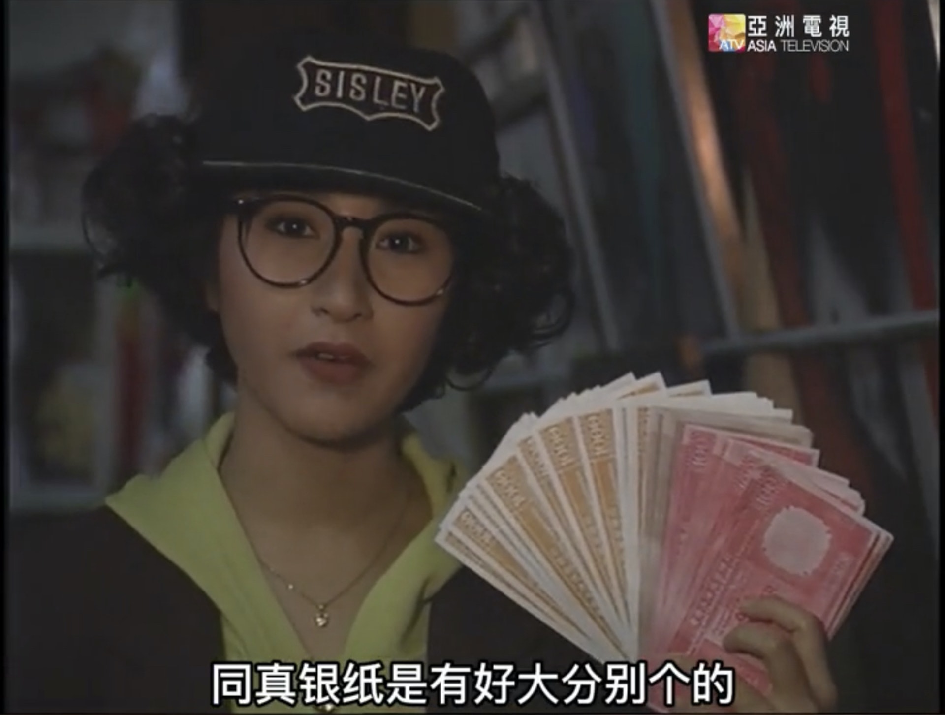 27岁时主持节目视频翻热 关咏荷可爱打扮圈年轻粉