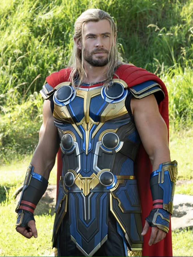 2雷神同框|基斯新铠甲被嘲太塑料 娜塔莉飒又酷