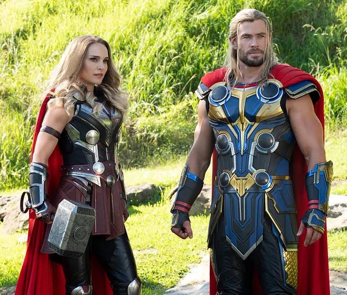 2雷神同框|基斯新铠甲被嘲太塑料 娜塔莉飒又酷