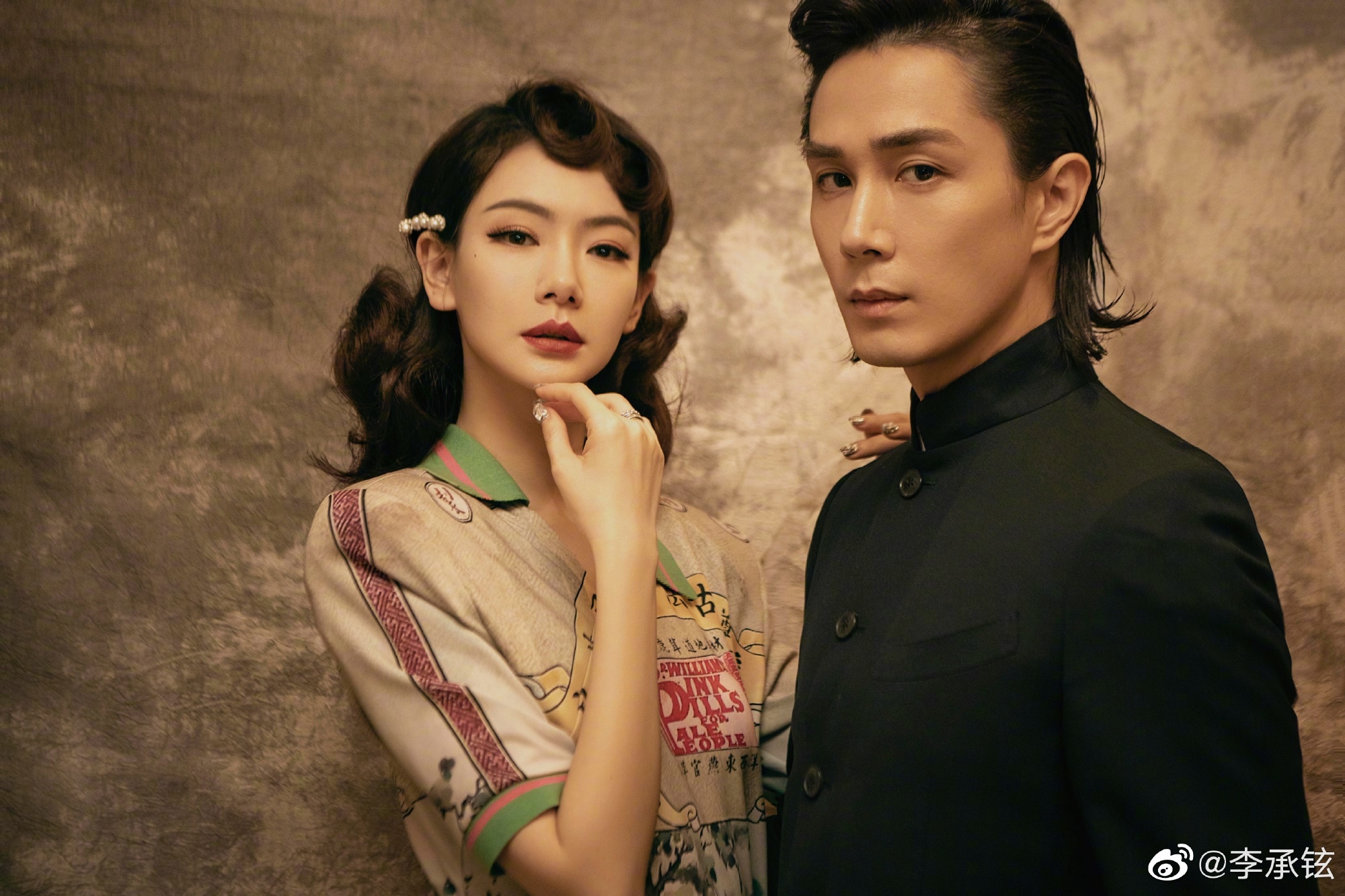 527晒全家背影照 李承铉宣布戚薇怀二胎