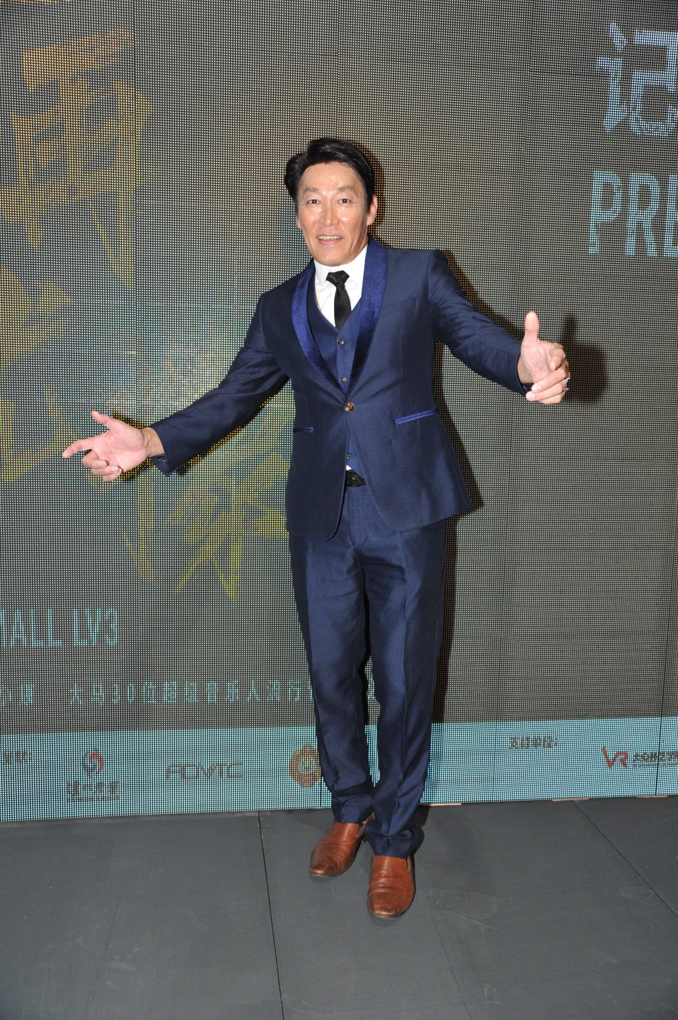 727办流行交响乐演唱会 黄德伟首度挑战魔术表演