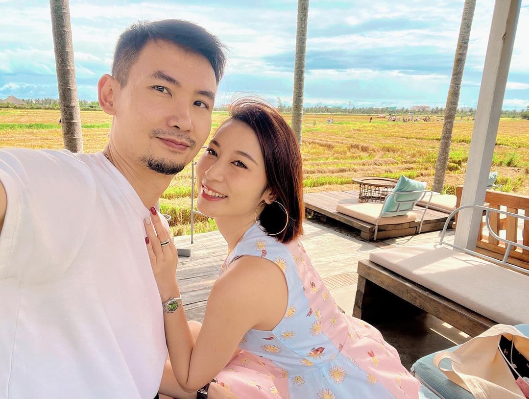 988 DJ苏颖滢被求婚   收导演男友太币造型婚戒