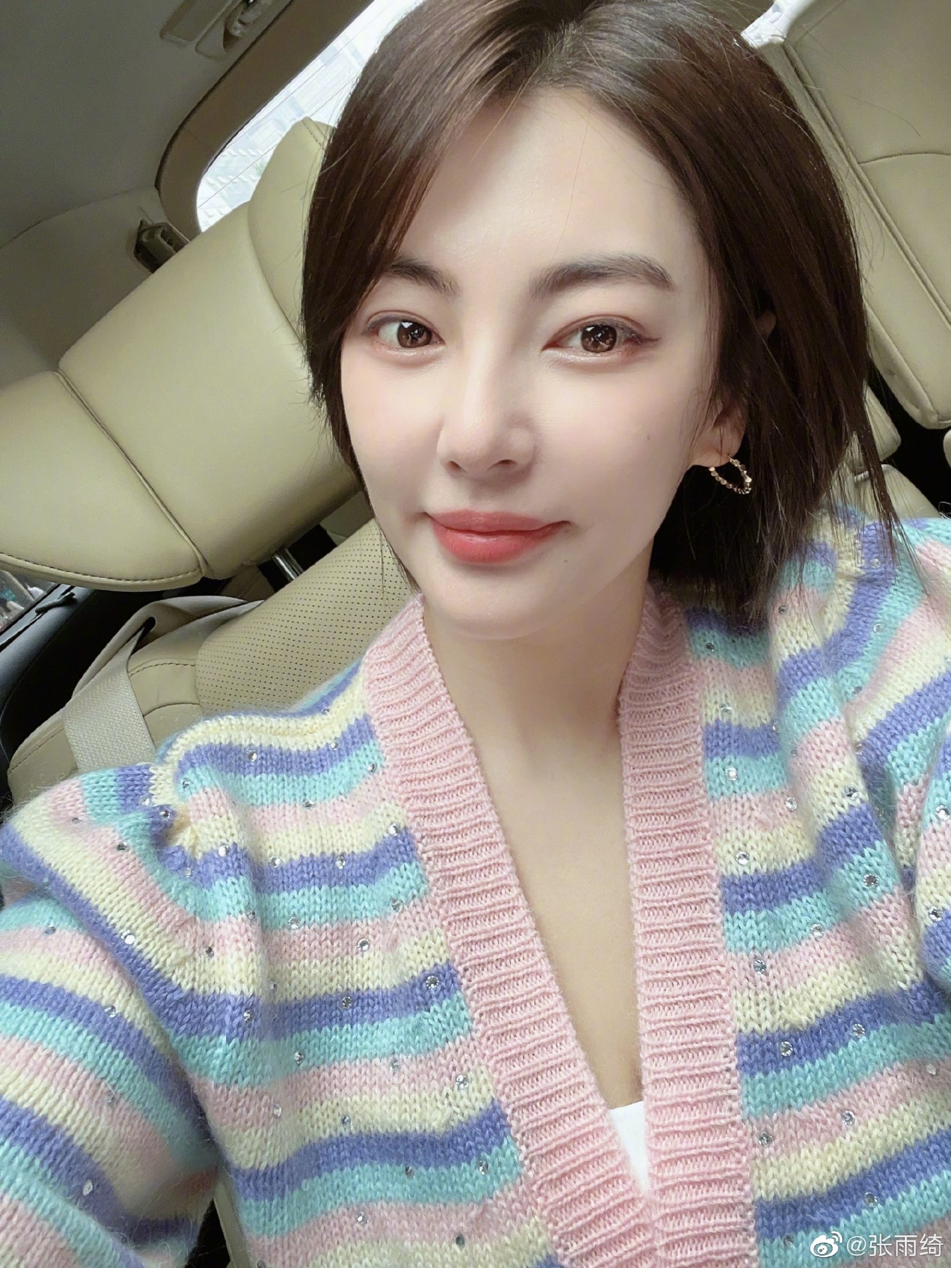 ​张雨绮又换男友了？  与小鲜肉当街搂抱超暧