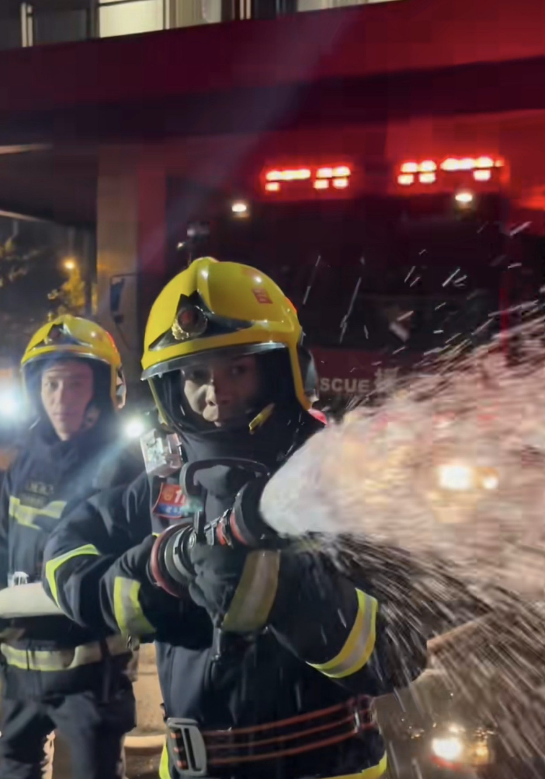 拍消防宣传片被疑用替身 李国麟晒原片反击