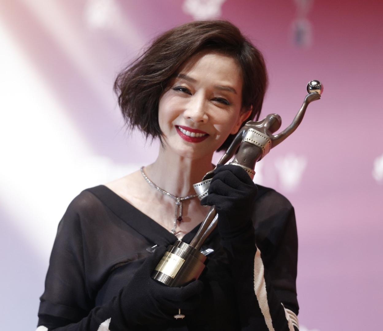 毛舜筠晒同框俩女儿 双颊凹陷暴瘦引议论