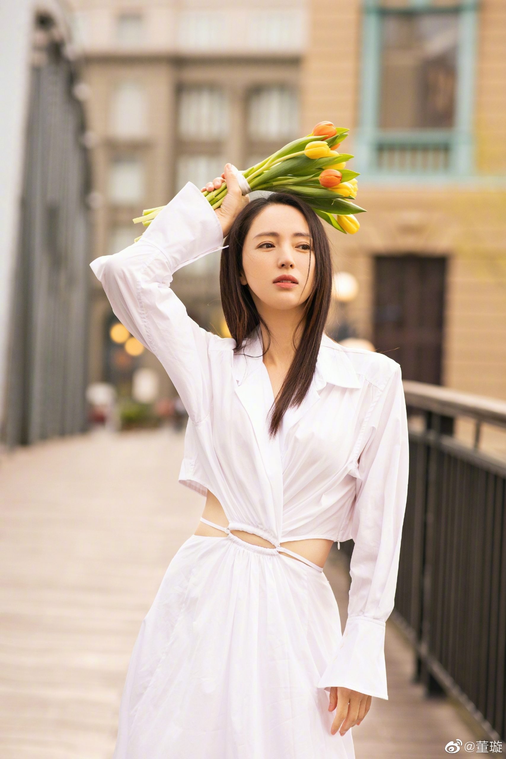 ​董璇出席饭局被强吻掀热议  网调侃“娱乐圈常态”