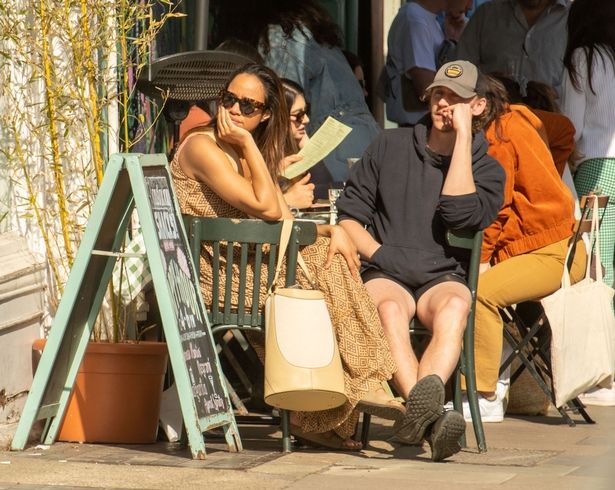 “洛基”汤希德斯顿订婚了! 亲口证实:非常感谢