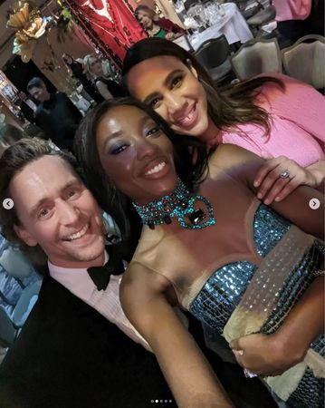 “洛基”汤希德斯顿订婚了! 亲口证实:非常感谢