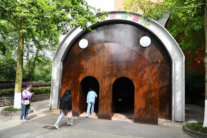 “猪坚强”标本今日正式展出