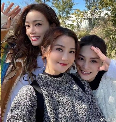 《乘风破浪》｜4台女星出征  阿娇超Deep V斗纤腰Jessica	