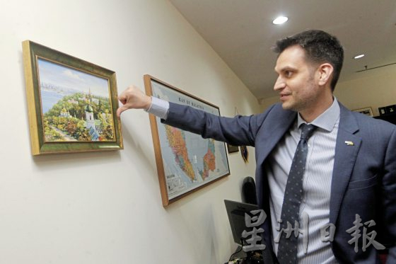 【乌克兰自由之战/03】乌克兰驻马大使奥历山大:“自由存在于我们的DNA,没有人能打败我们。”