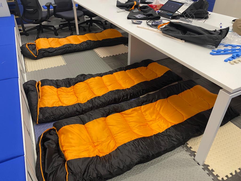 上海864家金融机构复工 困办公室8周终于可返家