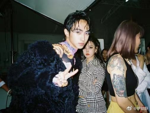  不再浓妆艳抹罕曝清秀样 小哈利被赞绝美少年