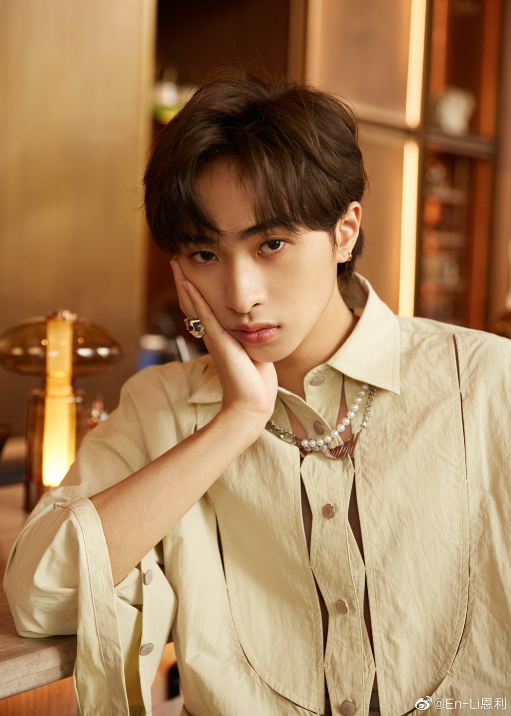  不再浓妆艳抹罕曝清秀样 小哈利被赞绝美少年