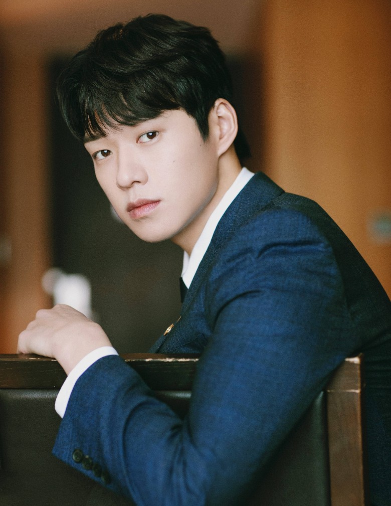 与李一桐回酒店爆恋情 魏大勋幽默13字撇清