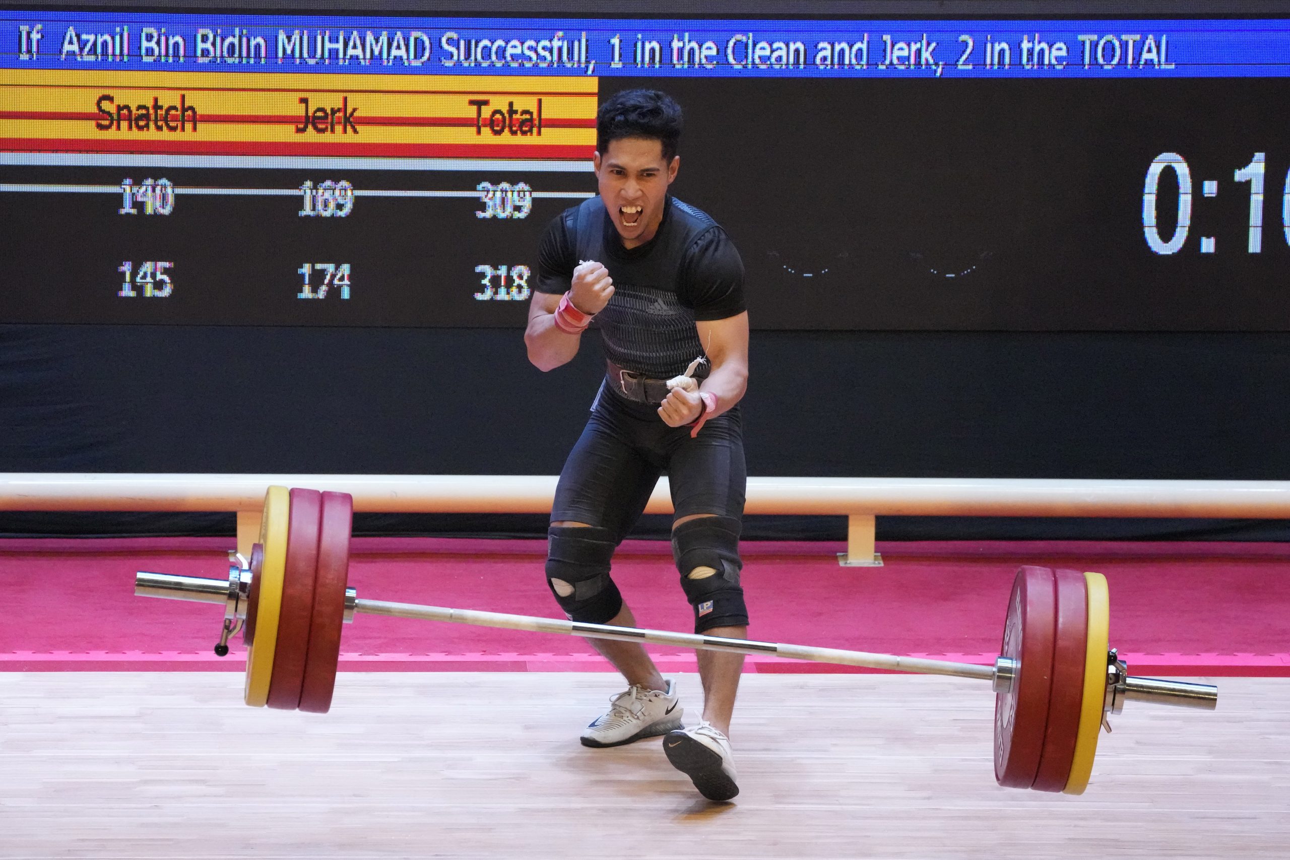 东运举重| 男子61公斤级  阿兹尼尔举出银牌