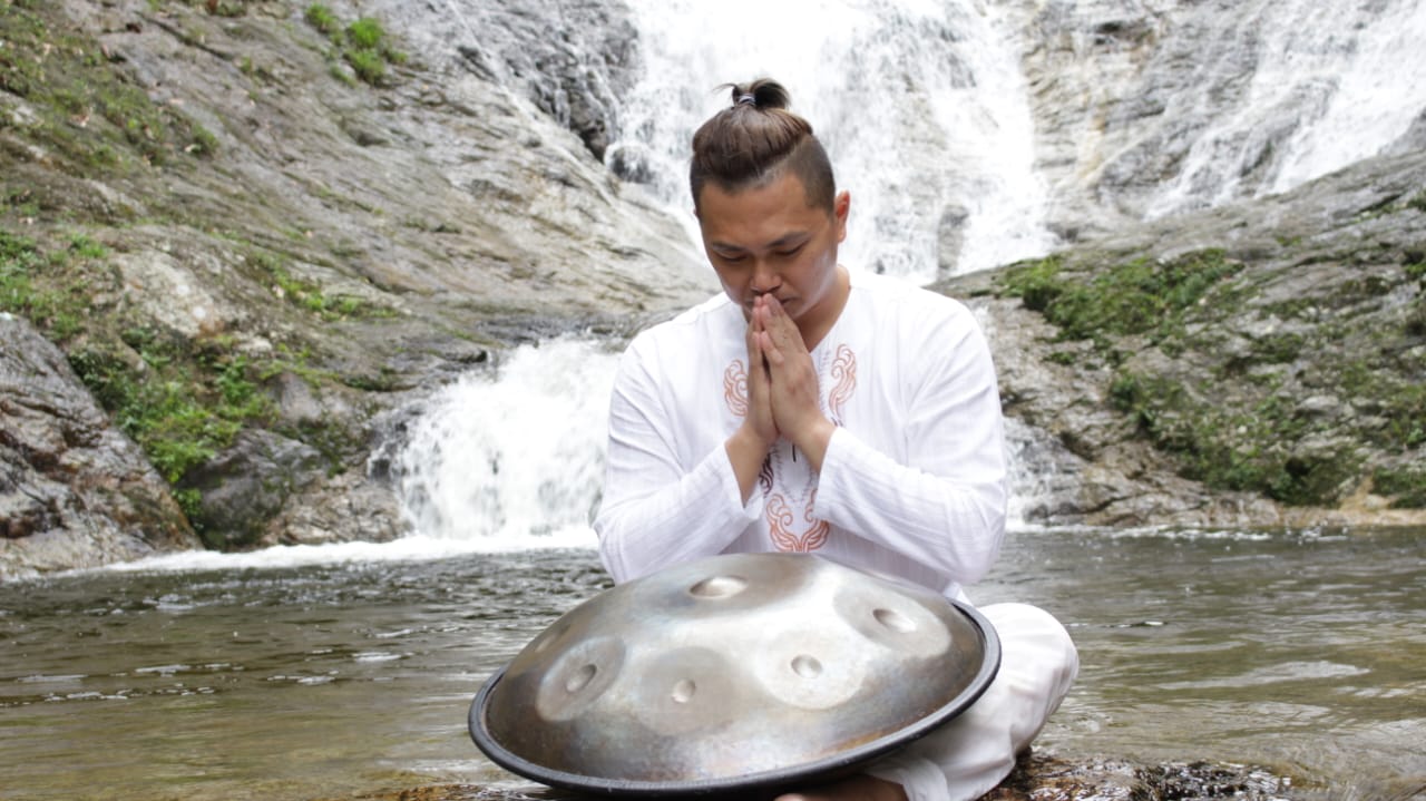 东：“觉奏感打击乐团”配合5月21日在哥打峇鲁的巡演，也同时举办“吉兰丹手碟工作坊”，把这种新兴乐器推广到丹州。