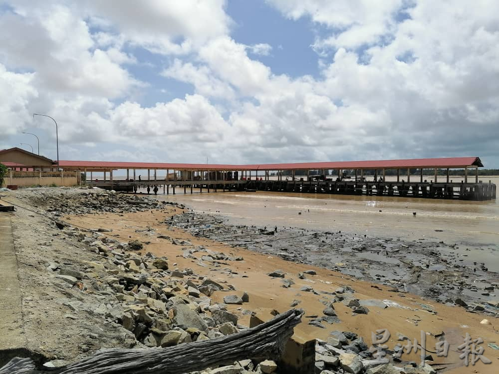 东：《东游记●去走走》“传统工艺生产，瓜拉彭亨鱼饼热销各地。”