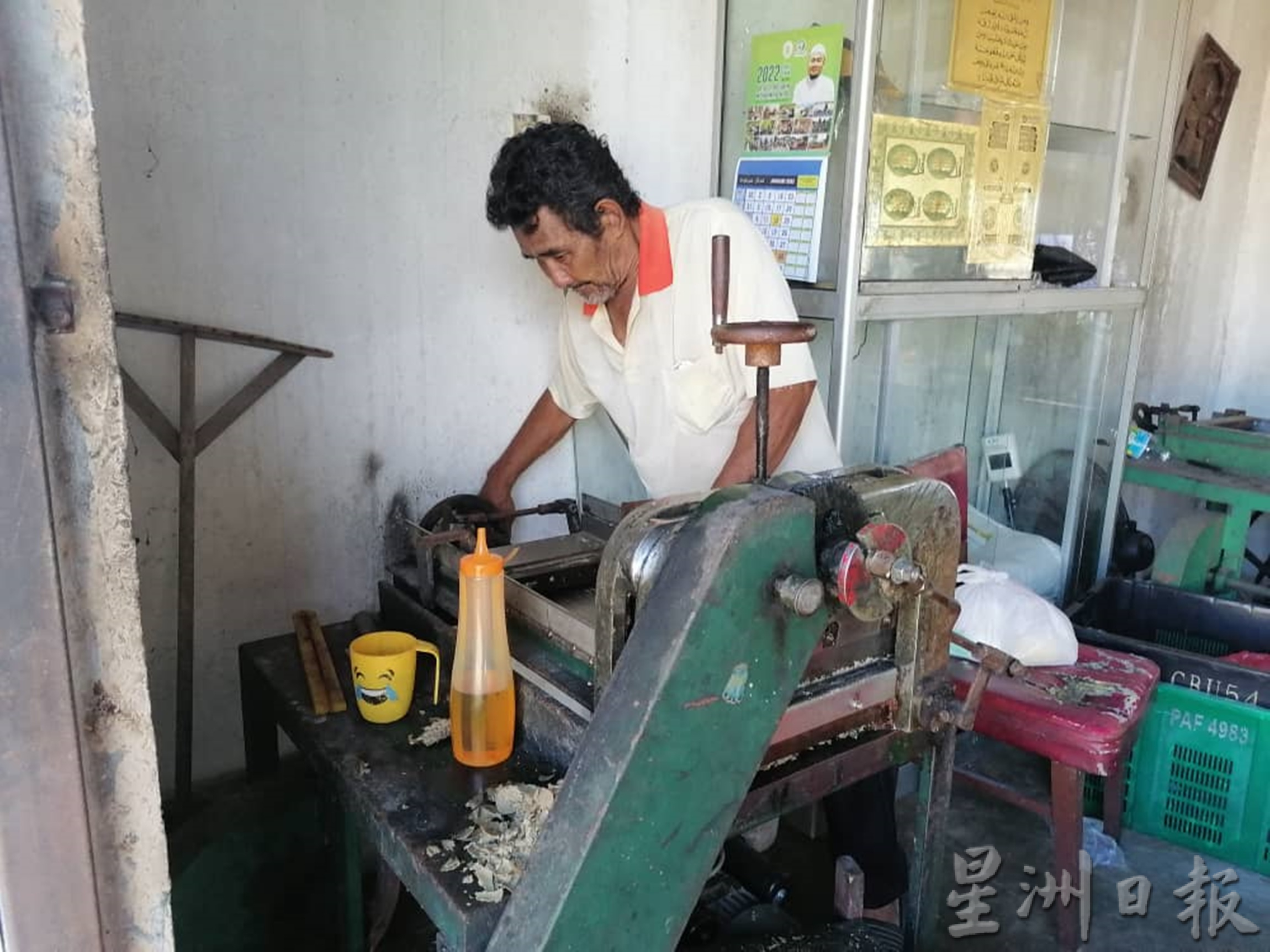 东：《东游记●去走走》“传统工艺生产，瓜拉彭亨鱼饼热销各地。”