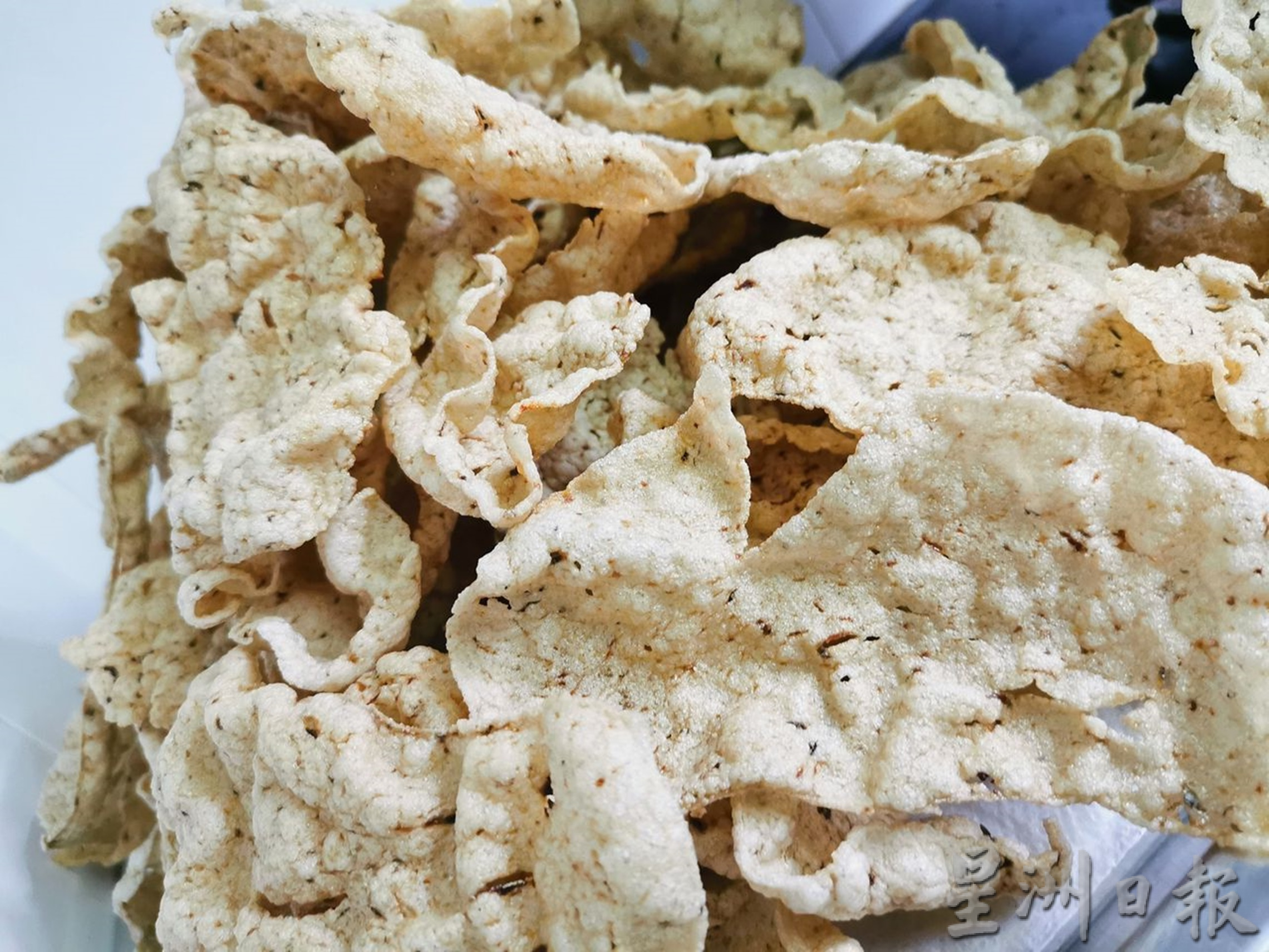 东：《东游记●去走走》“传统工艺生产，瓜拉彭亨鱼饼热销各地。”