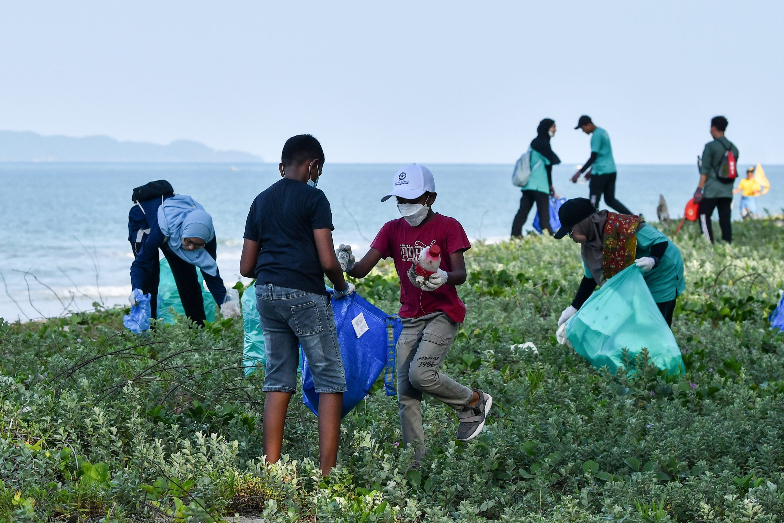 东：净滩行动 为峇都布洛除去185公斤垃圾