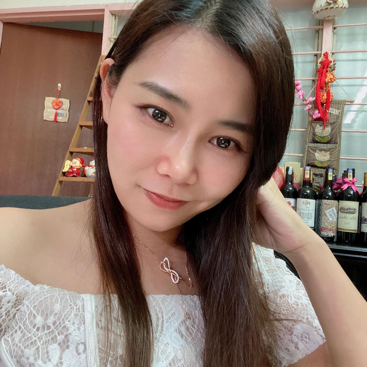 东：化装师抢手，旺日爆满，预订已经排到明年。