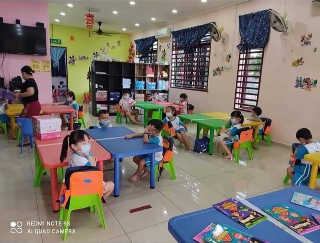 东：国内爆发儿童手足口症及不明急性肝炎，幼儿园和学校全面戒备。