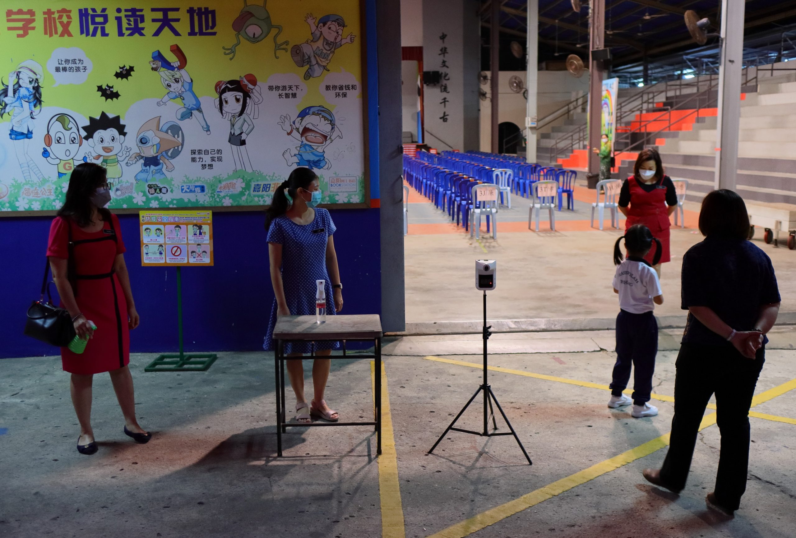 东：国内爆发儿童手足口症及不明急性肝炎，幼儿园和学校全面戒备。