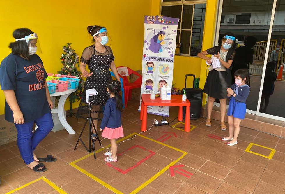 东：国内爆发儿童手足口症及不明急性肝炎，幼儿园和学校全面戒备。