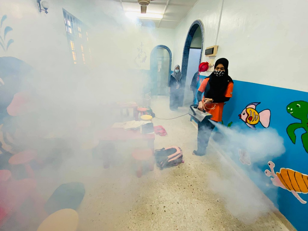 东：国内爆发儿童手足口症及不明急性肝炎，幼儿园和学校全面戒备。