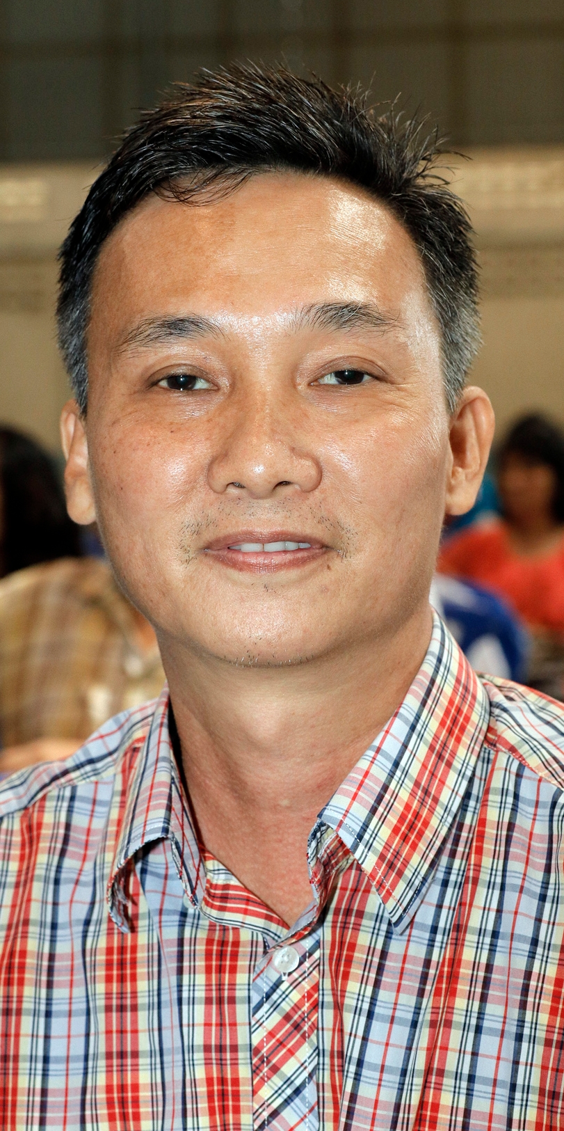 东:获教育部批准,校外教师和教练阔别两年重返校园授课。