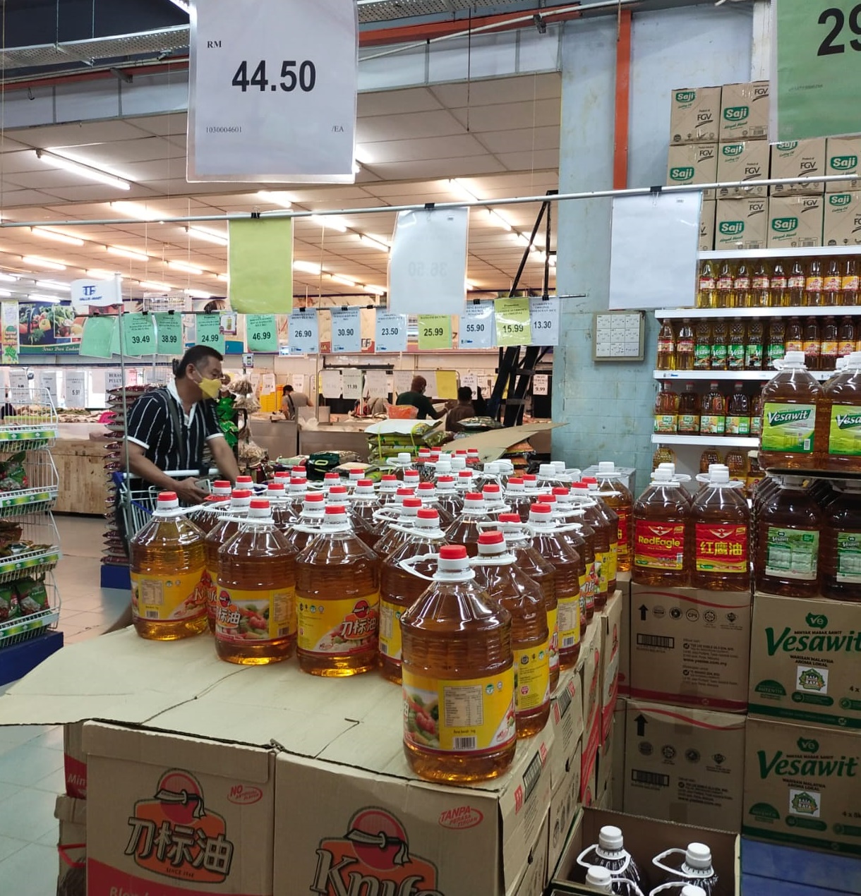 东:食油价贵