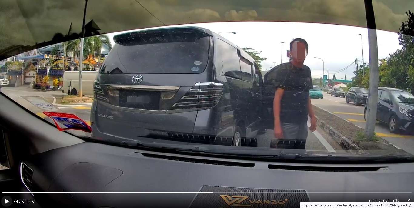 休旅车危险插队 警追查到司机开罚单